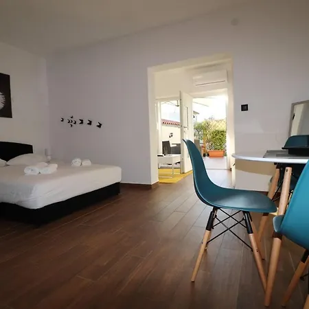 Sain With Garden Terrace Near The 3*